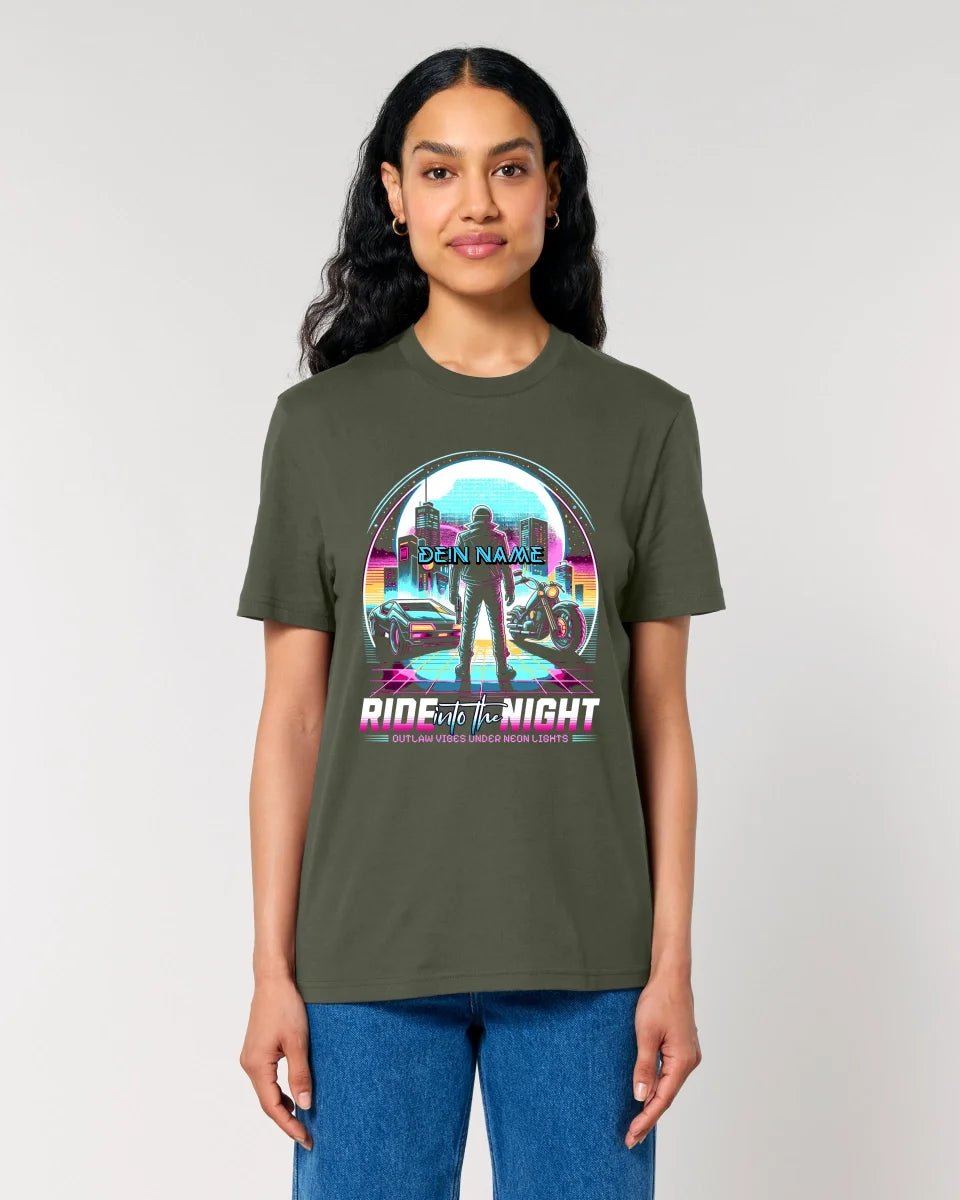 Dein Name • Ride into the night • Retro • 80s • Cyberpunk • Unisex Premium T-Shirt XS - 5XL aus Bio - Baumwolle für Damen & Herren • Exklusivdesign • personalisiert von HalloGeschenk.de