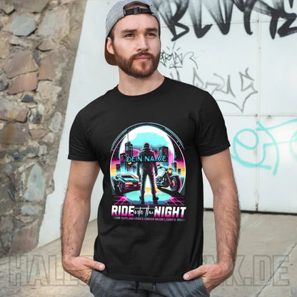 Dein Name • Ride into the night • Retro • 80s • Cyberpunk • Unisex Premium T-Shirt XS - 5XL aus Bio - Baumwolle für Damen & Herren • Exklusivdesign • personalisiert von HalloGeschenk.de