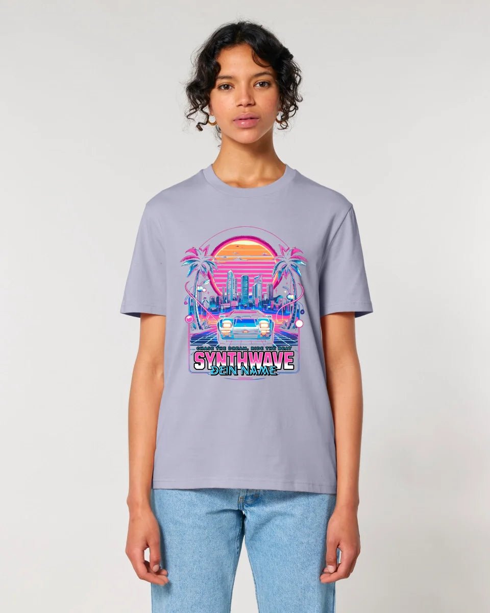 Dein Name • Synthwave • Retro • 80s • Cyberpunk • Unisex Premium T-Shirt XS - 5XL aus Bio - Baumwolle für Damen & Herren • Exklusivdesign • personalisiert von HalloGeschenk.de