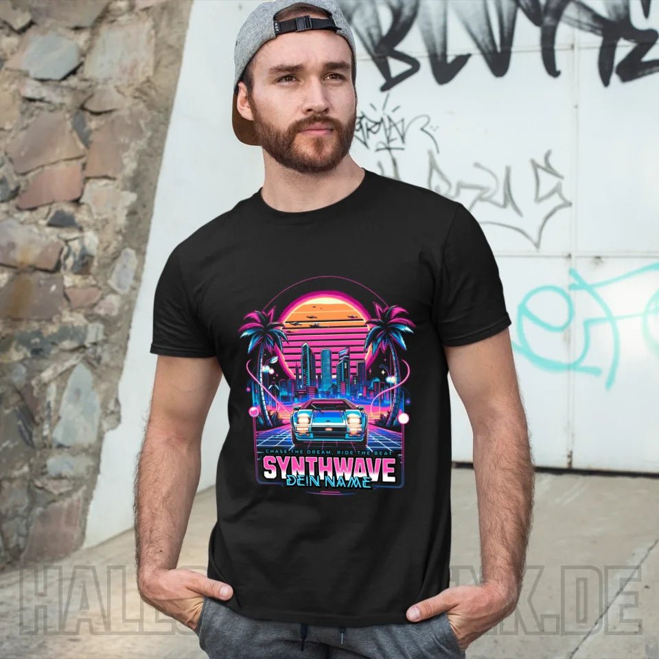 Dein Name • Synthwave • Retro • 80s • Cyberpunk • Unisex Premium T-Shirt XS - 5XL aus Bio - Baumwolle für Damen & Herren • Exklusivdesign • personalisiert von HalloGeschenk.de