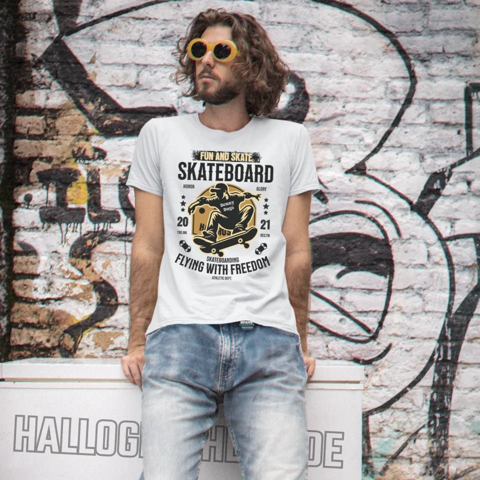 Skater mit Wunschname • Skateboard • Unisex Premium T-Shirt XS - 5XL aus Bio - Baumwolle für Damen & Herren • Exklusivdesign • personalisiert von HalloGeschenk.de