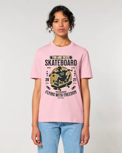 Skater mit Wunschname • Skateboard • Unisex Premium T-Shirt XS - 5XL aus Bio - Baumwolle für Damen & Herren • Exklusivdesign • personalisiert von HalloGeschenk.de