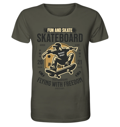 Skater mit Wunschname • Skateboard • Unisex Premium T-Shirt XS - 5XL aus Bio - Baumwolle für Damen & Herren • Exklusivdesign • personalisiert von HalloGeschenk.de